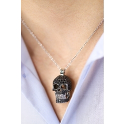 Collana in oro bianco 18k con pendente a forma di teschio in diamanti neri e bianchi 2