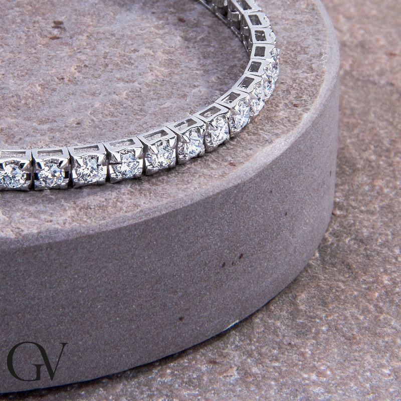 Bracciale Tennis lineare in oro bianco 18k con Diamanti. Larghezza maglia 4.00 mm