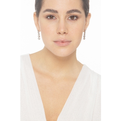 Orecchini in oro bianco 18k modello illusion con 5 fiori a scalare in diamanti