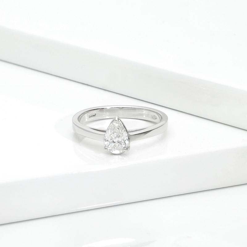 Anello con diamante taglio goccia 0.50ct  GIA in oro bianco 18k
