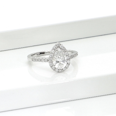 Anello con diamante taglio goccia 1.00ct GIA in oro bianco 18k