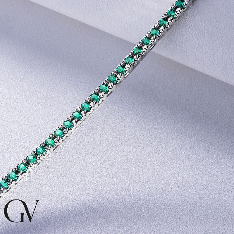 Pyramid links tennis bracelet with emeralds