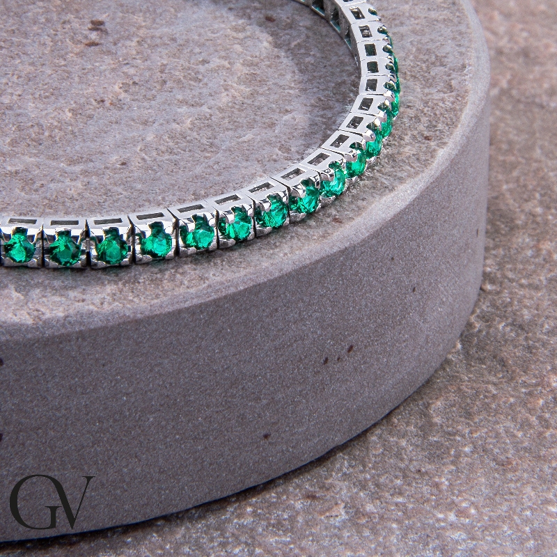 Tennis bracelet in 18k white gold with emeralds