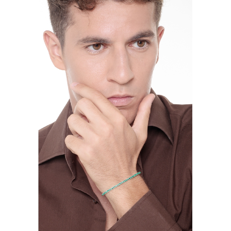 Elegant tennis bracelet with emeralds