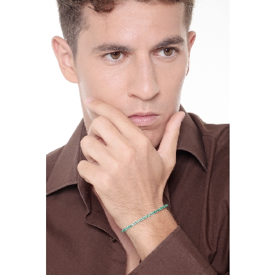 Elegant tennis bracelet with emeralds