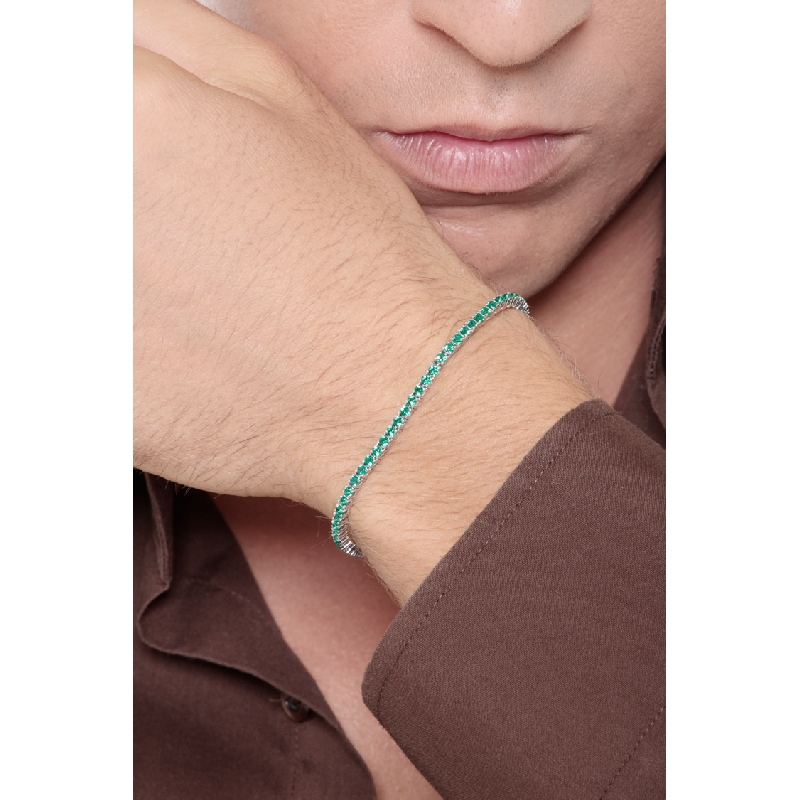 Elegant tennis bracelet with emeralds