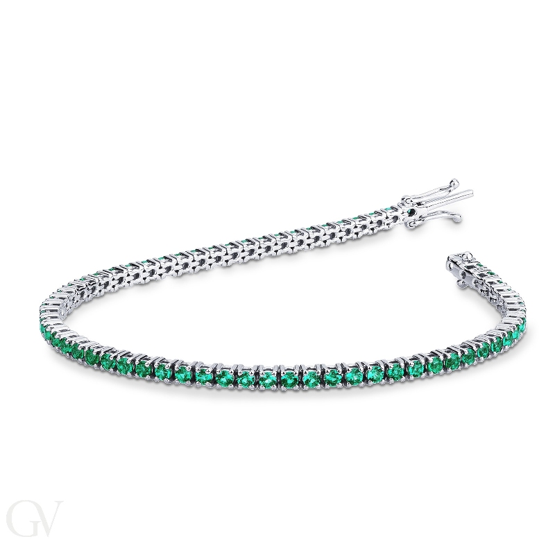Elegant tennis bracelet with emeralds