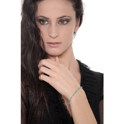 Square links tennis bracelet with emeralds and round cut diamonds