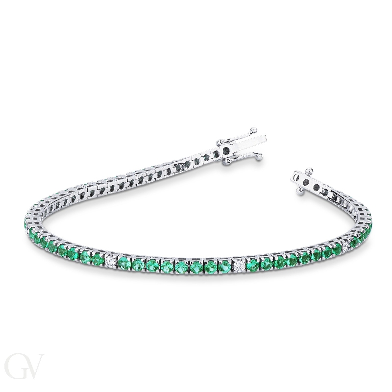 Square links tennis bracelet with emeralds and round cut diamonds