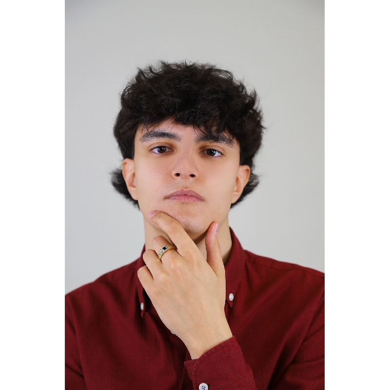 White and yellow gold 18k ring with a black zircon