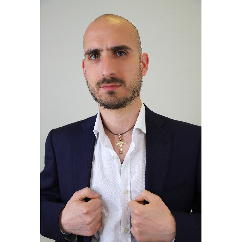 Ciondolo Croce in oro giallo 18k con zirconi