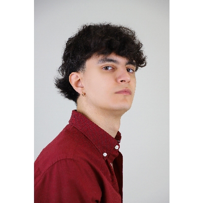 Orecchini a cerchio in oro giallo 18k, diametro circa 1.40 cm