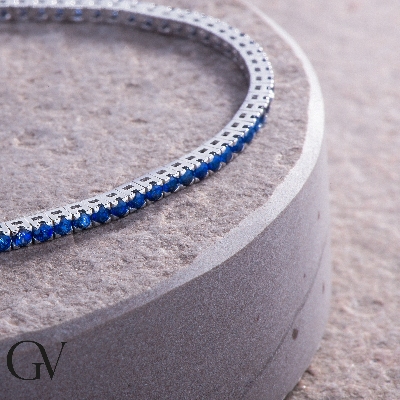 18k white gold tennis bracelet with round cut sapphires