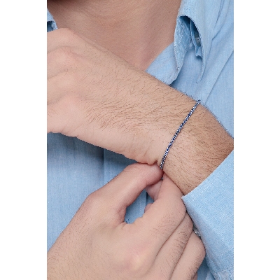 18k white gold tennis bracelet with round cut sapphires