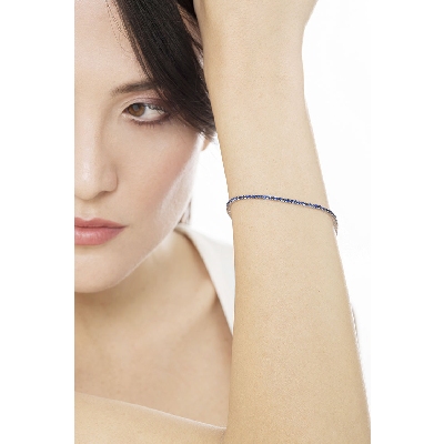 18k white gold tennis bracelet with round cut sapphires