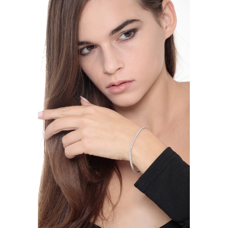 Bracciale Tennis lineare in oro Bianco 18k con diamanti. Larghezza maglia 2,40 mm