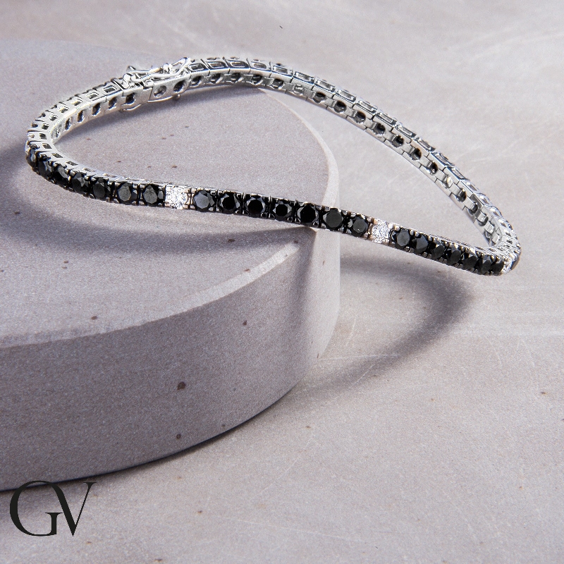 Tennis bracelet in white gold 18k with black and white diamonds
