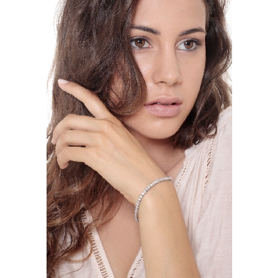 Bracciale Tennis lineare in oro Bianco 18k con Diamanti 