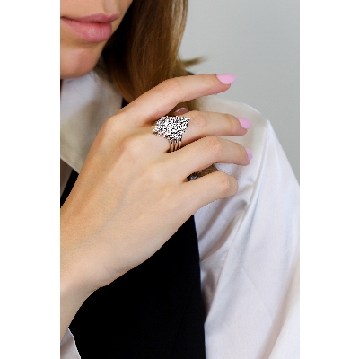 18k white gold band ring with diamonds 