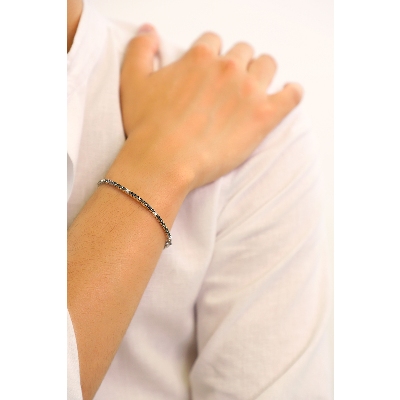 18k white gold tennis bracelet with black and white round cut diamonds