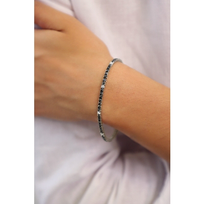 Pyramid top tennis bracelet with black and white diamonds