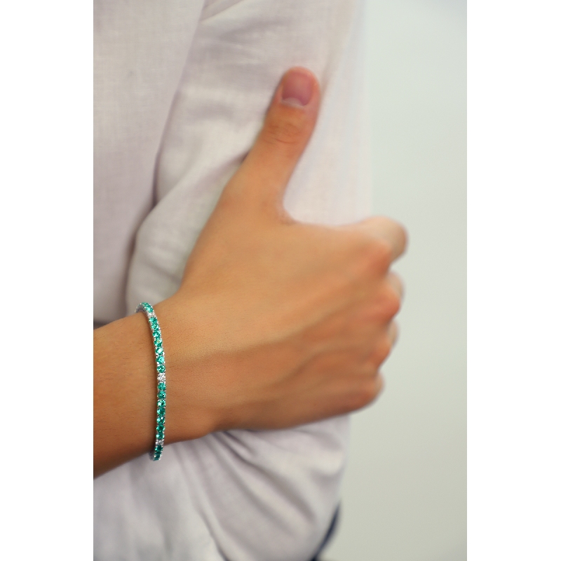 Emerald and diamond tennis bracelet in 18k white gold