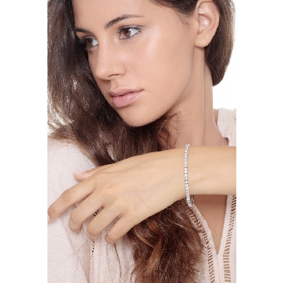 Bracciale Tennis lineare a griffe in oro Bianco 18k con Diamanti