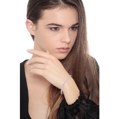 Bracciale Tennis lineare in oro bianco 18k con Diamanti. Larghezza maglia 3.30 mm