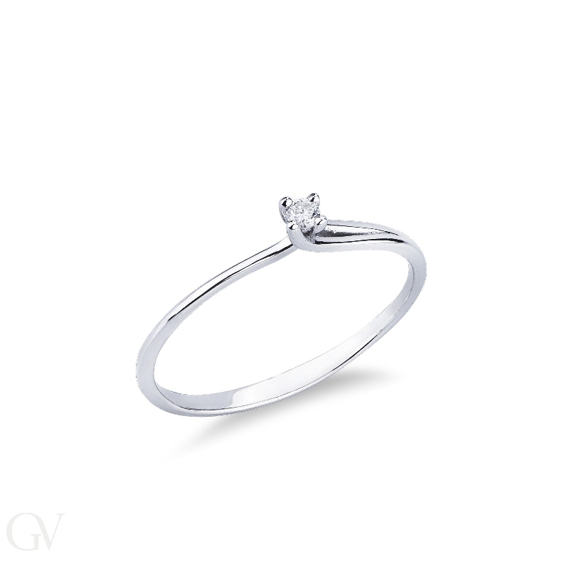 Solitaire ring linear pattern model with a 0,04ct diamond in white gold 18k