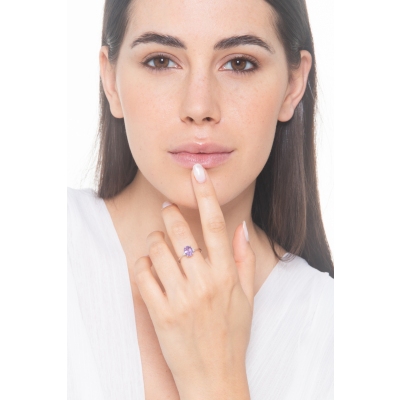 Anello in oro bianco 18k con ametista ovale centrale e diamanti