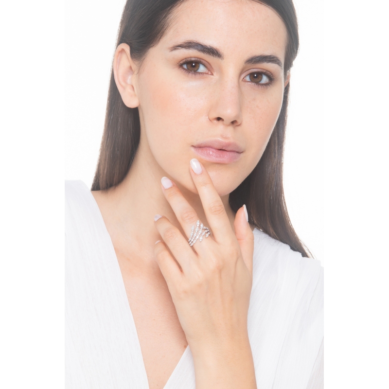 Anello contrariè in oro bianco 750 con diamanti