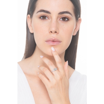 Anello acquamarina rettangolare con diamanti