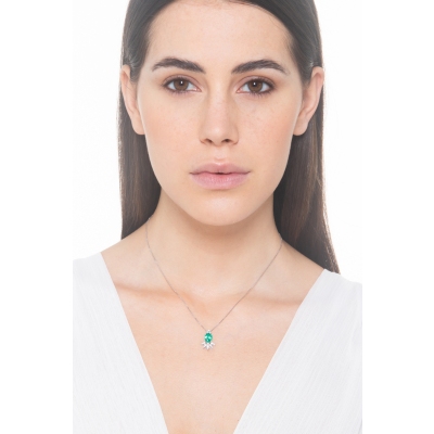 Emerald pendant with diamonds 