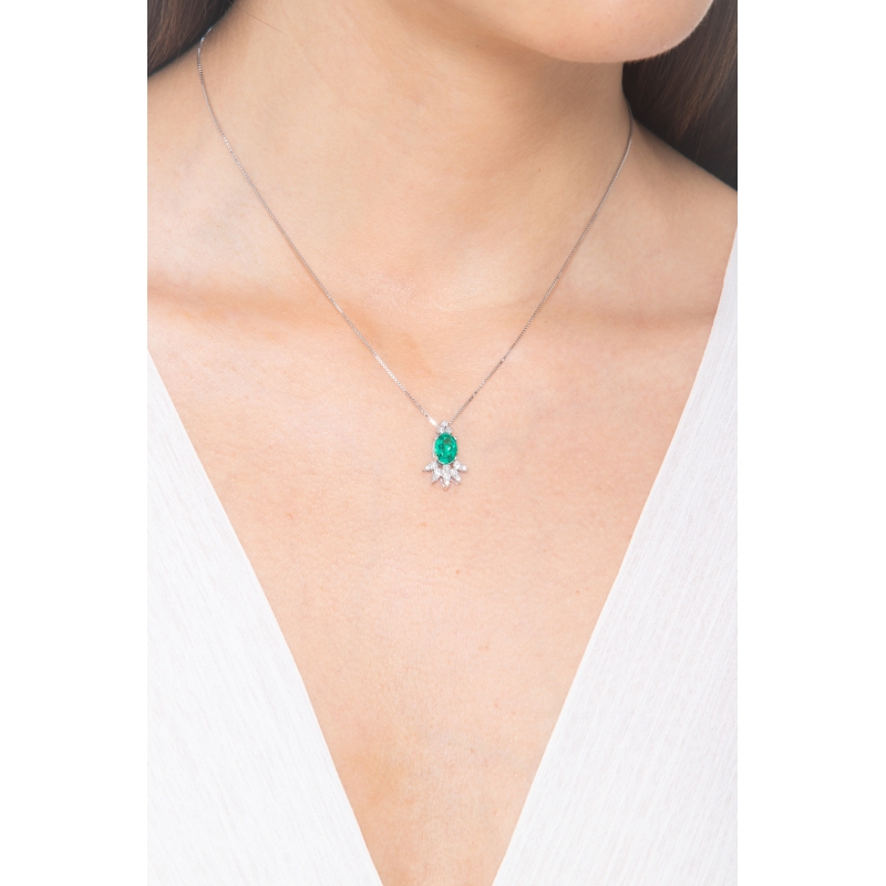 Emerald pendant with diamonds 
