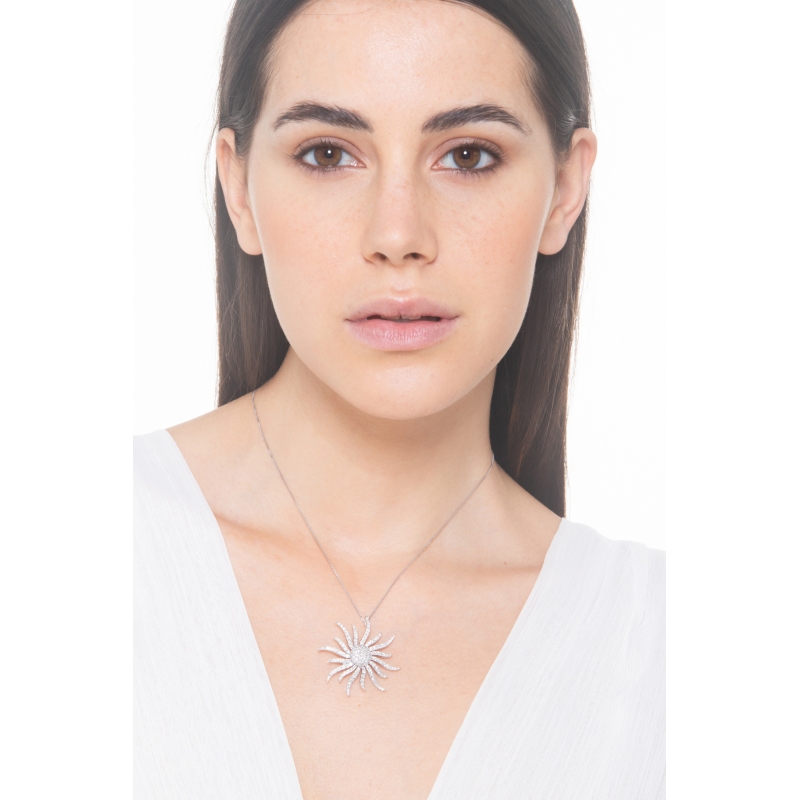 Collana in oro bianco 18k con ciondolo sole in diamanti