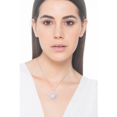 Collana in oro bianco 18k con ciondolo sole in diamanti