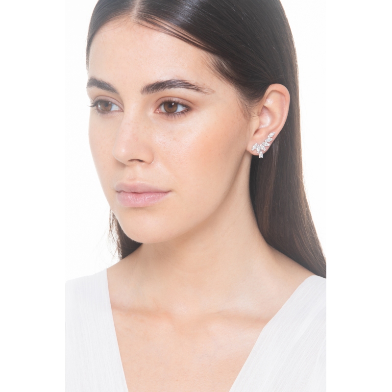 Orecchini design in oro bianco 750 con diamanti