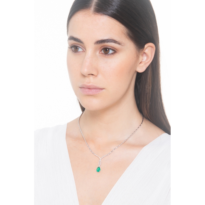 18k white gold semirigid necklace with emerald and diamonds