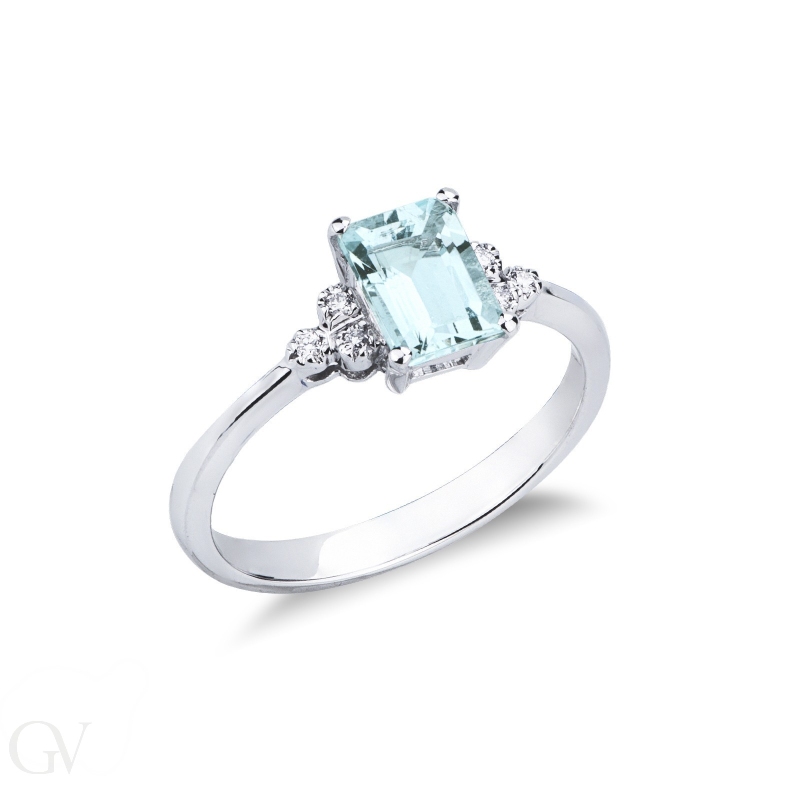 18k white gold ring with central aquamarine and diamonds 