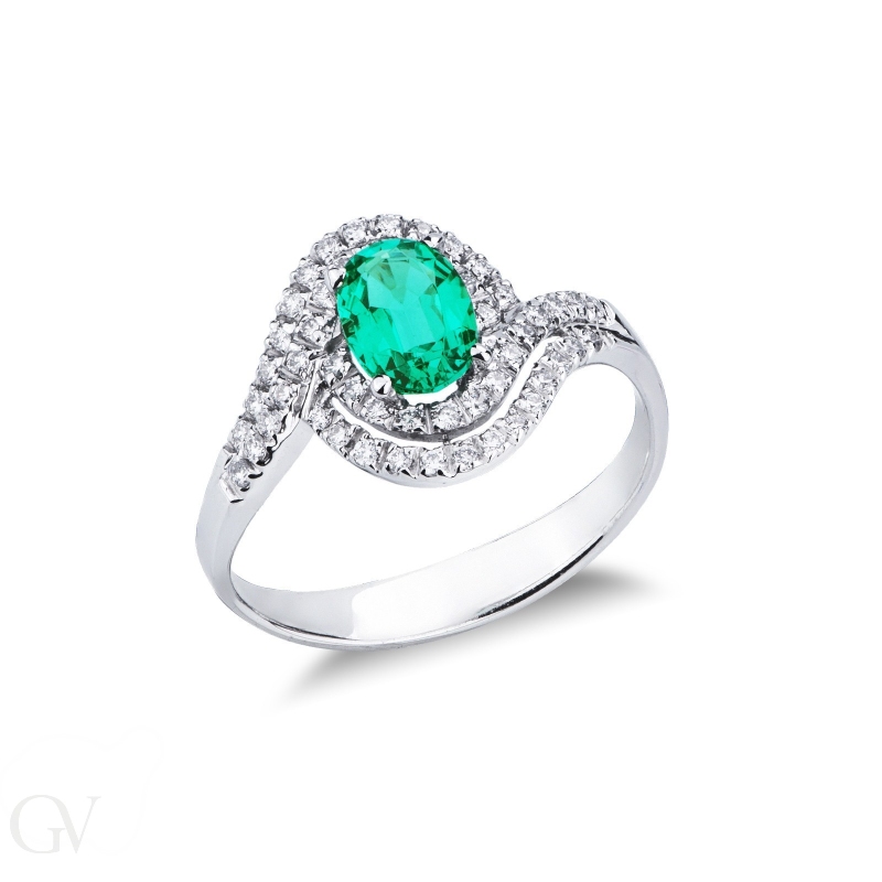 White gold 18k with oval cut emerald and diamonds