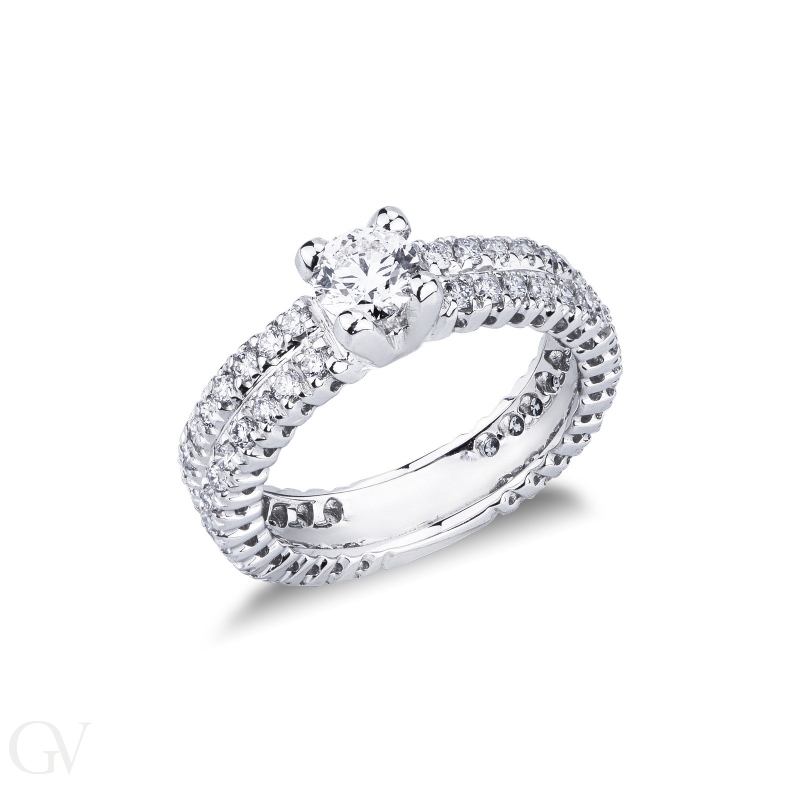 Solitaire type ring with diamonds band and central diamond 0,50 ct 