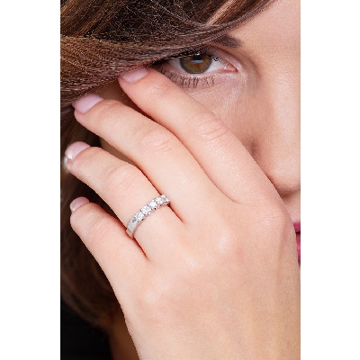 Anello Veretta a 5 pietre in Oro bianco 18k con diamanti 0,60 ct