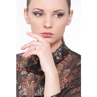 Anello Veretta a 5 pietre in Oro bianco 18k con diamanti ct. 0,65