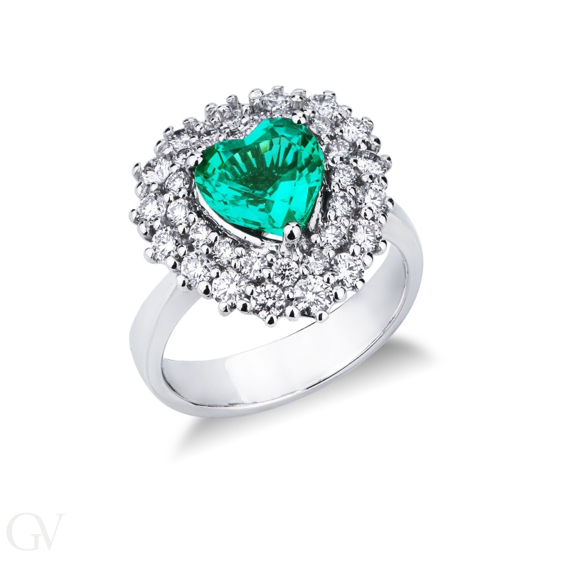 Halo Ring 18k White Gold with Diamond and Emerald heart cut