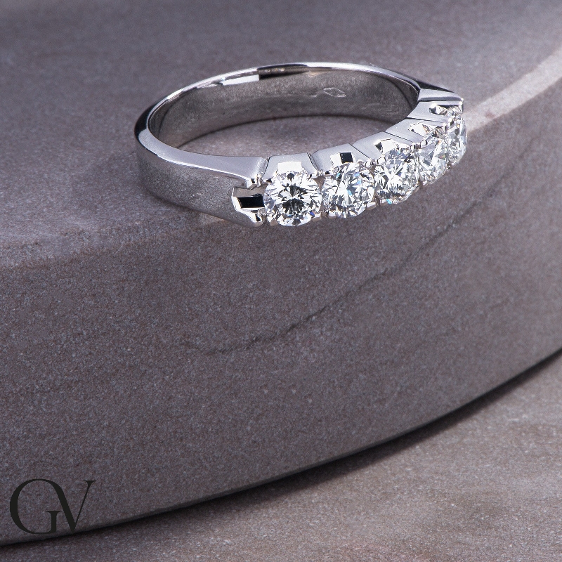 Anello Veretta a 5 pietre in Oro bianco 18k con diamanti ct. 1,00