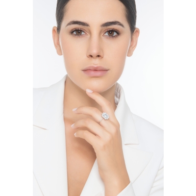 Anello rettangolare con acquamarina e diamanti in oro bianco 18k