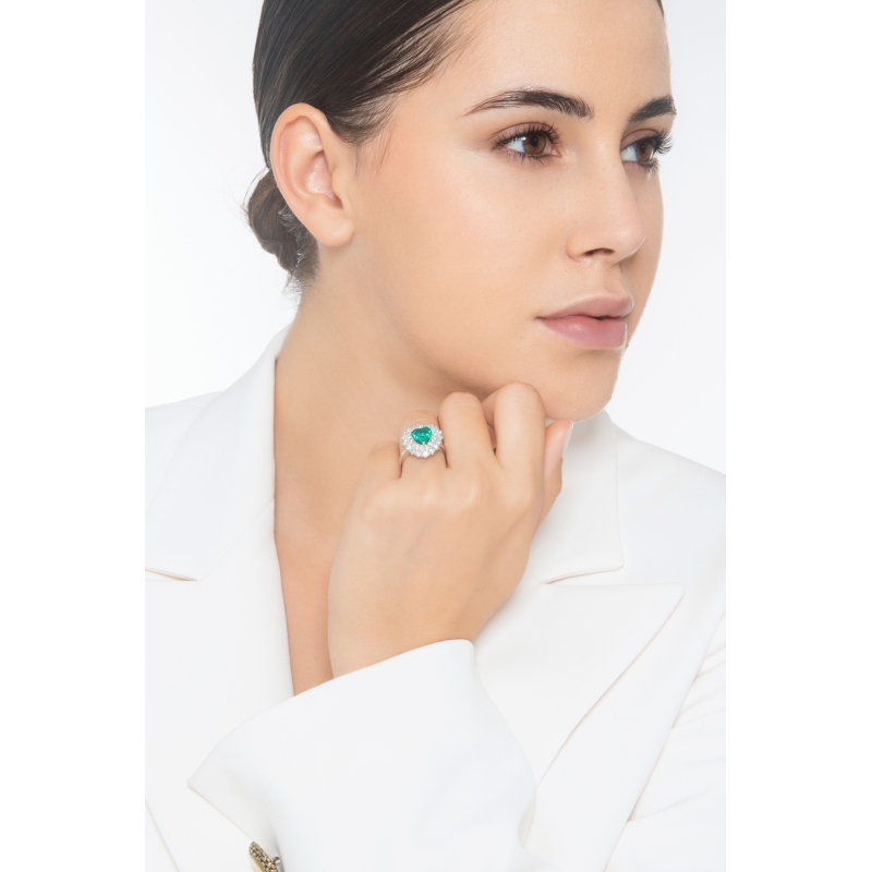 Halo Ring 18k White Gold with Diamond and Emerald heart cut