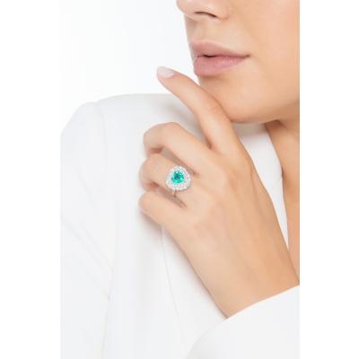 Halo Ring 18k White Gold with Diamond and Emerald heart cut