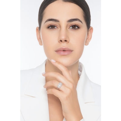 18k white gold ring with four rows of diamonds 