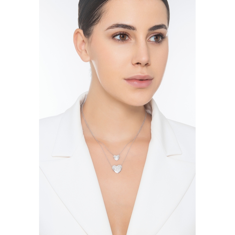 Collana doppio giro in oro bianco 18k con 2 cuori in diamanti